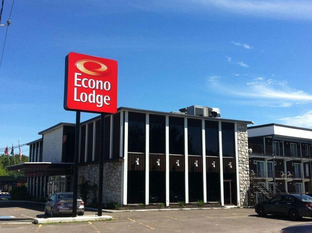 Hotel Le Principal Granby Eksteriør billede