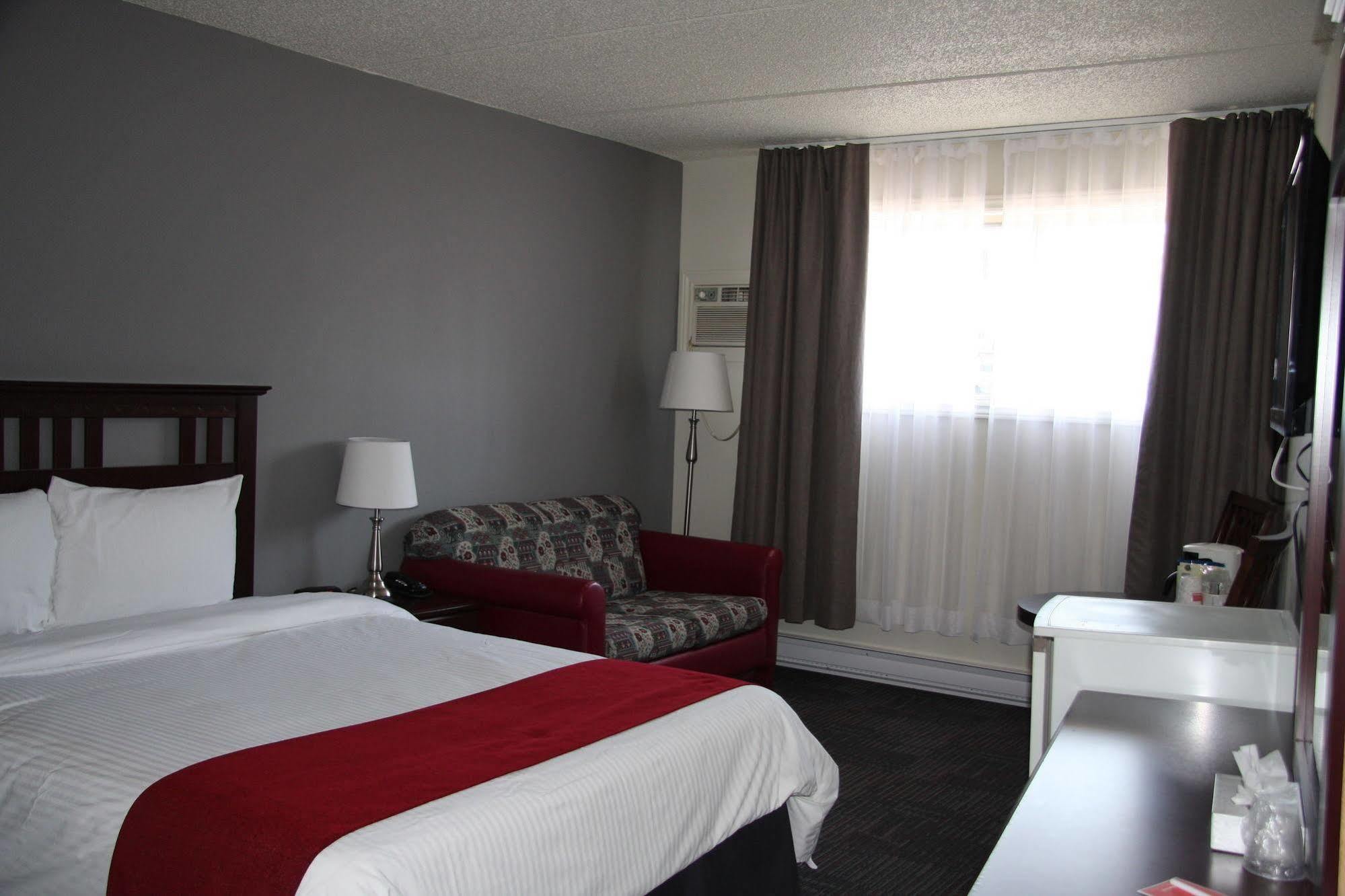 Hotel Le Principal Granby Eksteriør billede