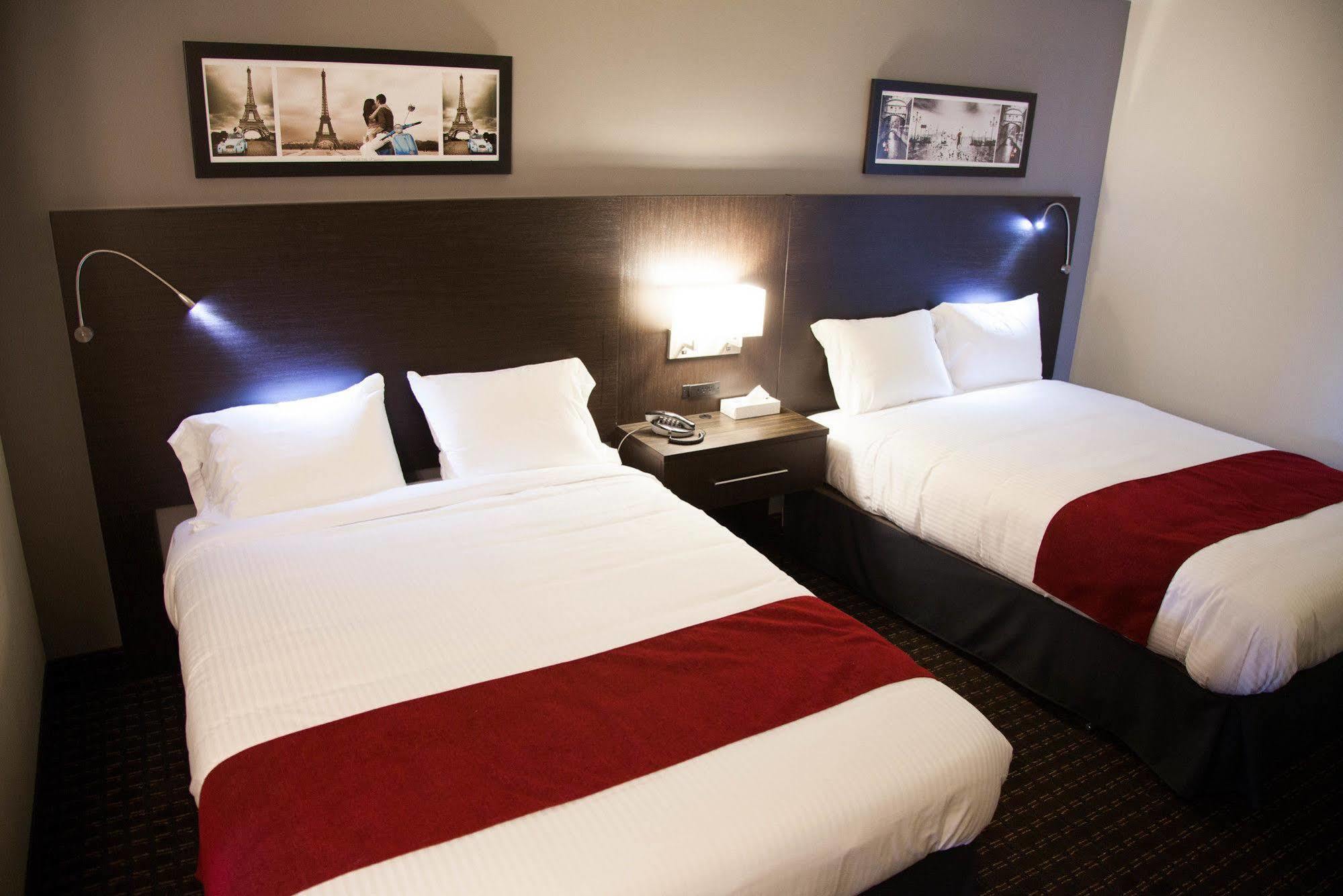 Hotel Le Principal Granby Eksteriør billede